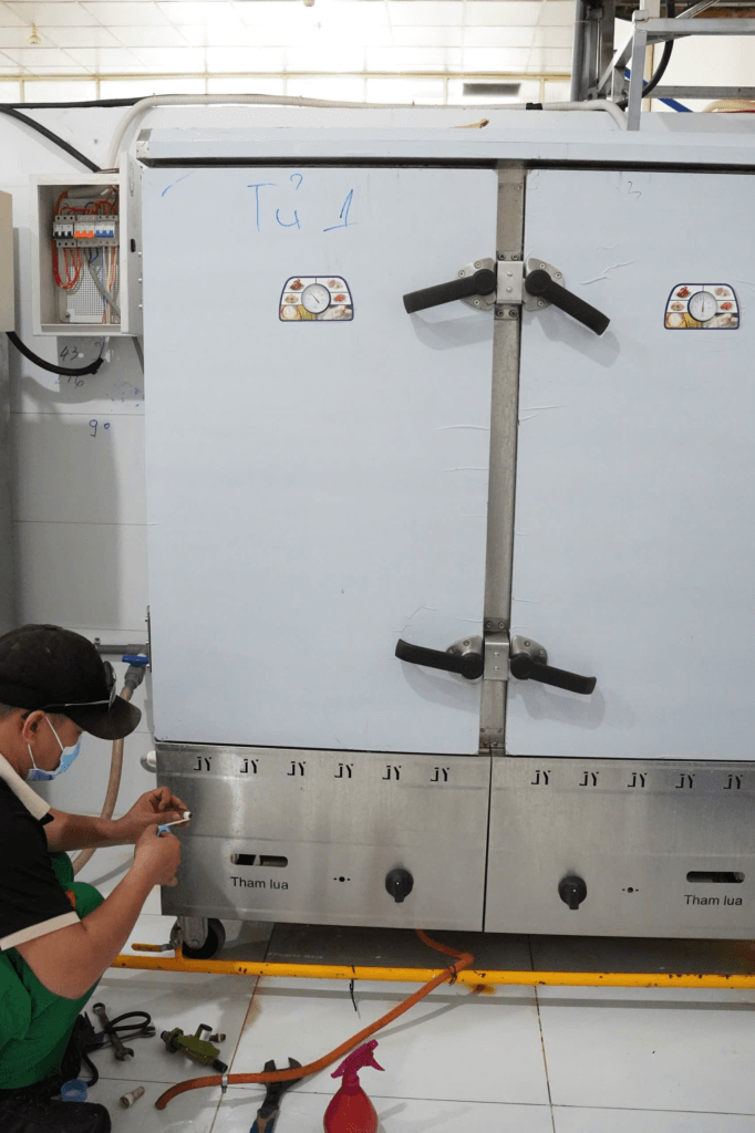 hình ảnh nhân viên kỹ thuật Gasnew bảo trì hệ thống đường ống gas 